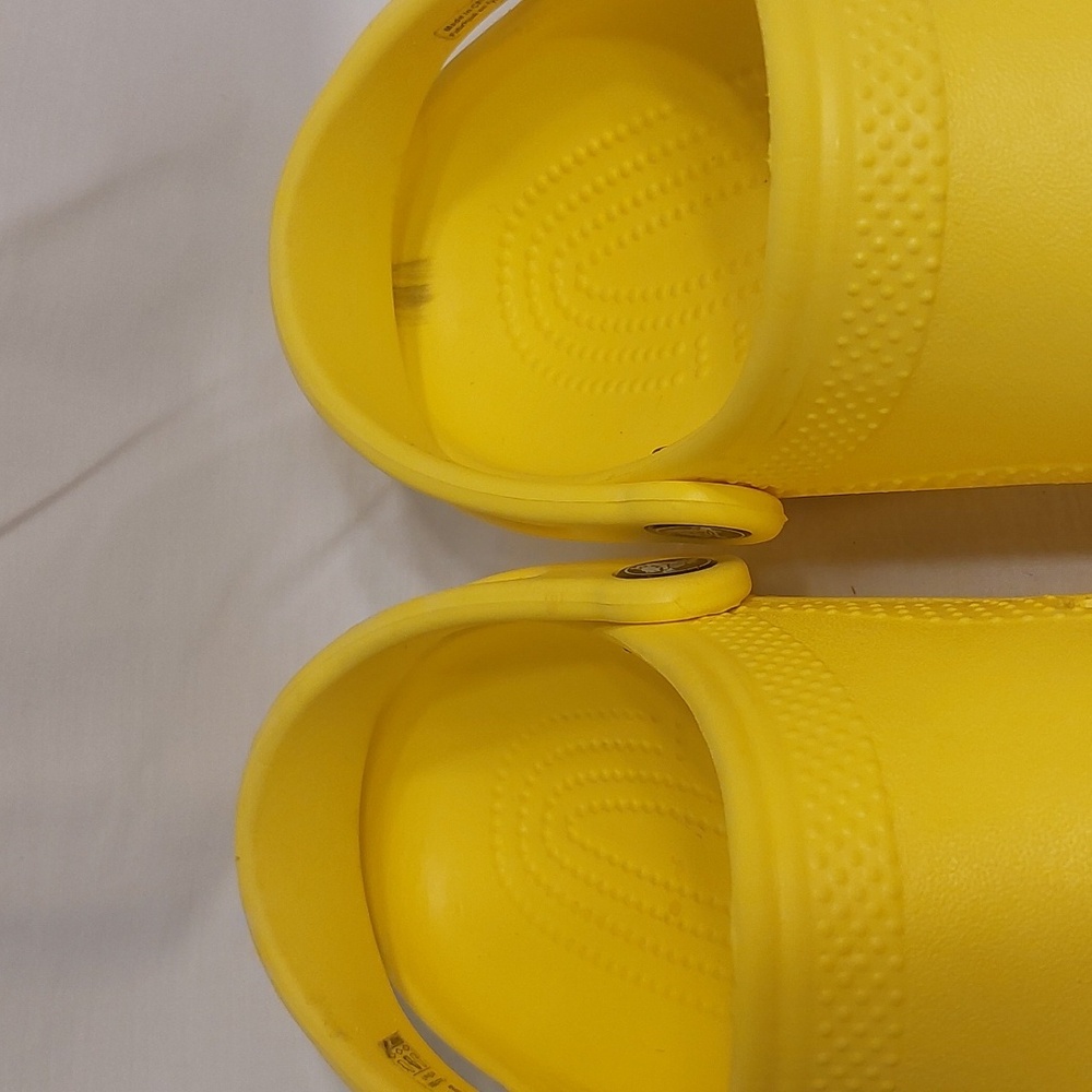 Size 7 Womens Yellow Crocs - Picture 4 of 6